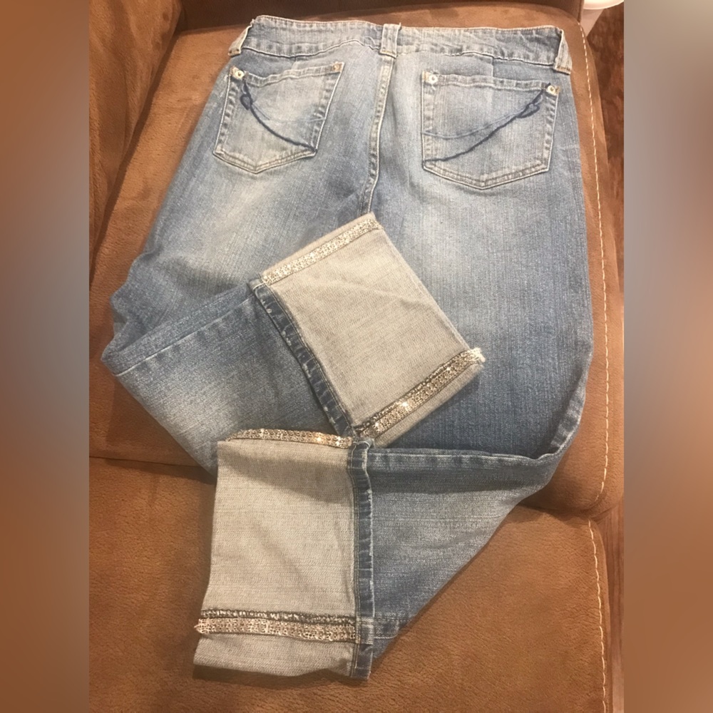Bisou Bisou Capri Jeans with rhinestones - Picture 3 of 3